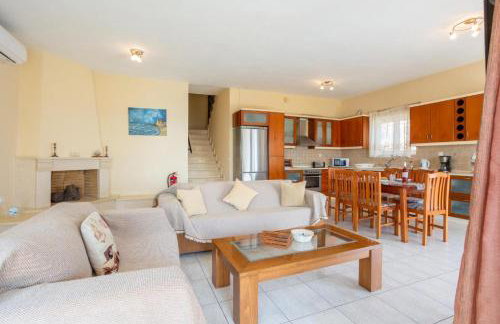 Villa Petros Large Private Pool Walk to Beach Sea Views A C Wifi Car Not Required - 180 - Foto 19