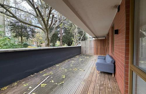 Modern and Spacious 3BR Flat W Balcony - Sleep 12 - Foto 33