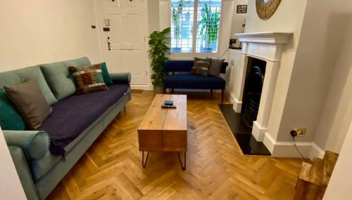 Charming 2-Bed Seaside Cottage - Moments from Brighton Beach & Pier - Foto 4