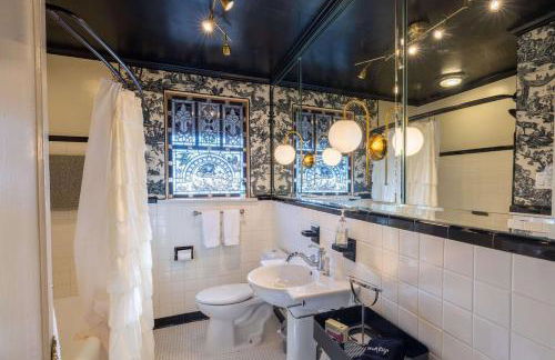 Historic Tudor Home, Heated Pool - Photo 44