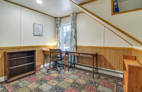 Great for Groups! Spacious Wilton Getaway with Deck - Foto 13