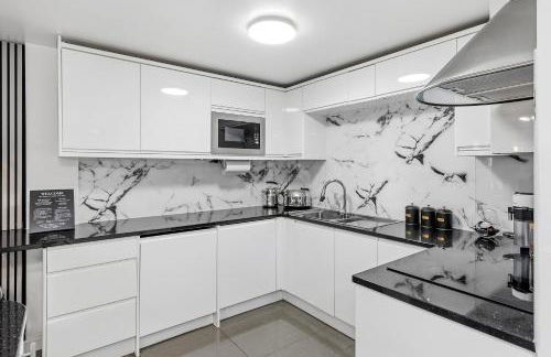 New Modern Hybrid 4 Bedrooms 7 Bed apartment 12 guest capacity - Foto 18