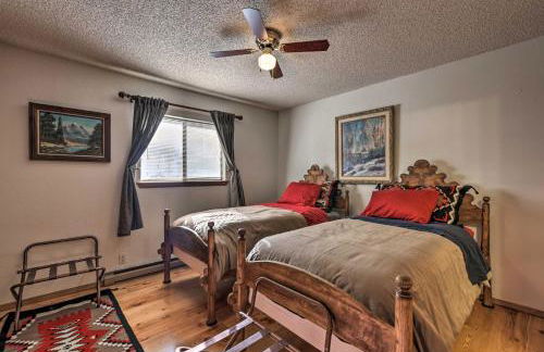 Downtown Red River Retreat with Mtn Views and Yard - Foto 15