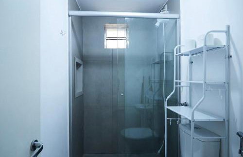 09 - ESTÚDIO COMPLETO com Ar condicionado, Cozinha, Vaga de garagem, bem localizado, próximo ao LifeCenter - Foto 10