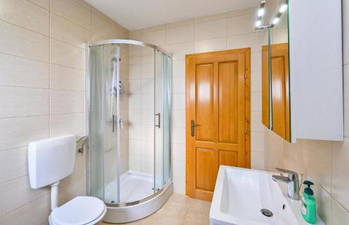 Gorgeous Home In Plesivica With Wifi - Foto 35