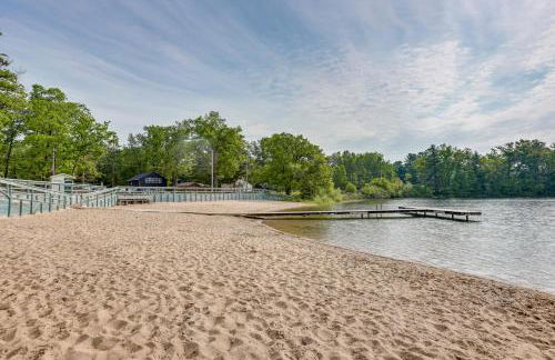 Updated Wellston Cabin, Walk to Lake Beach and Dock! - Foto 26