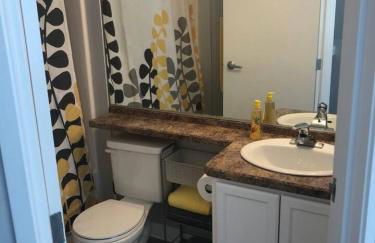 Cozy Downtown Modern Condo in the Heart of it all - Foto 8