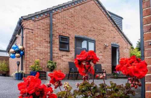 UPSIDE DOWN HOUSE - Sleeps up to 6 Guests - Great for Family and Friends Gatherings,Corporate events ,Near Sherwood Forest at Fairview Farm in Nottingham set in 88 acres - Foto 7