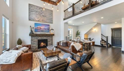 Pvt Hot Tub, Game Rm, Fire Pit, 12 Min Ski and PC - Photo 2