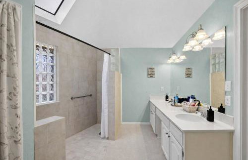 DFW Family Fun Retreat Game Room Pool Table Air Hockey Arcade Work Space Grill BBQ Firepit - Foto 26