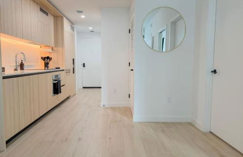 City Skyline Views & Rooftop Pool at District 225 - Foto 18