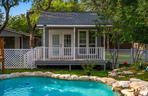 Serene Family Retreat King Beds Pool Hot Tub and Games - Photo 10