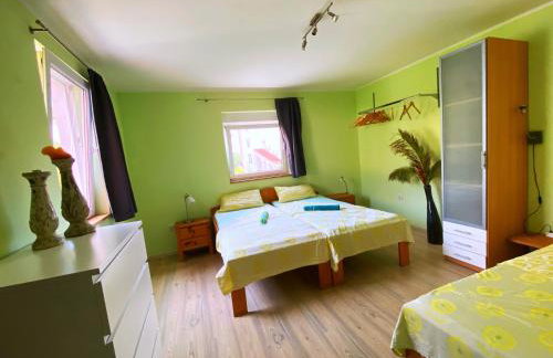 Modern Red & Blue Apartment - Photo 9