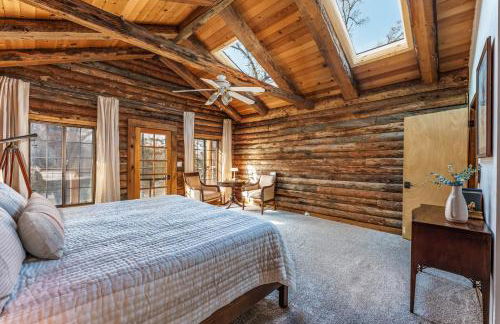 Log Cabin sleeps 20 with hot tub, EV Charger, firepit - Foto 32