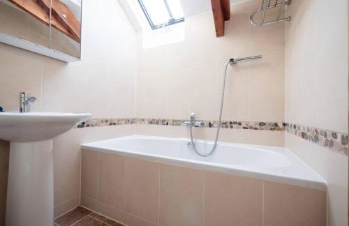 Family & Pet Friendly Coastal Base Near Dartmouth - Foto 40