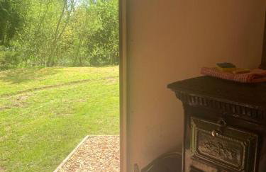 Otter Camp Private Riverside Glamping with Hot Tub - Foto 16