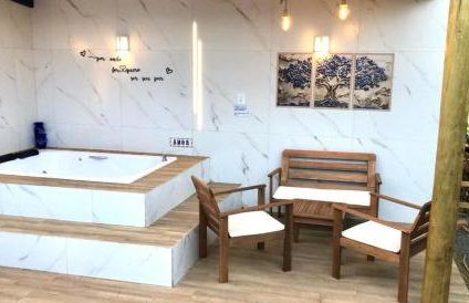 Chalé Na coruja e Chalé Encanto com BANHEIRA com AQUECEDOR e hidromassagem 7,5km centro Águas com COM CAFÉ, internet Starlink - Foto 5