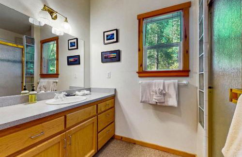 Happy Family Cozy Cabin - Photo 22