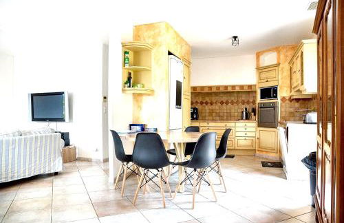 Spacieuse villa à Saint-Jean-du-Pin avec piscine privée - Foto 8