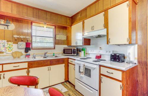 Shared Dock and Yard Greers Ferry Lake Home! - Foto 10