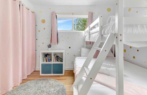 Modern Family Home w/Pool and Hot Tub - Foto 10