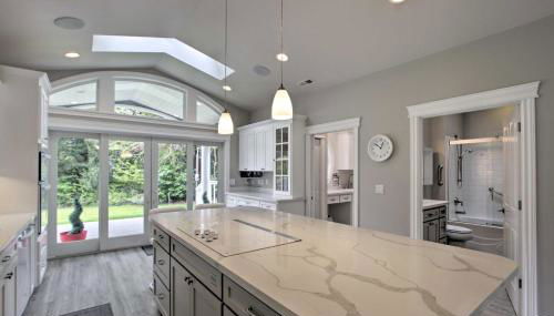 Contemporary Tacoma Cottage with Deck and Pond! - Foto 4