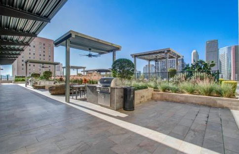 Downtown Luxury High-Rise with Panoramic Views - Foto 5