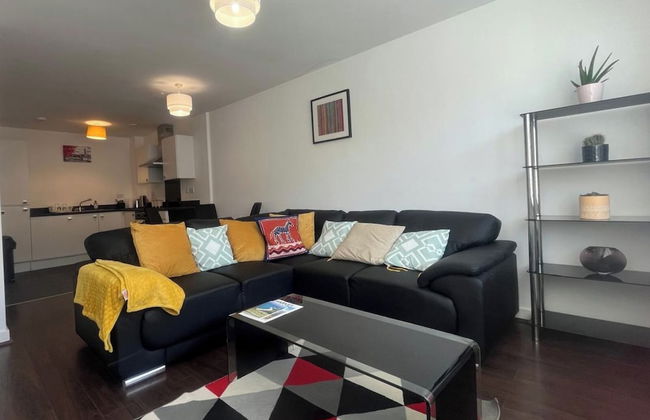 Central 2-bed Apt - Sleeps 4 - Parking & Wifi - Foto 1