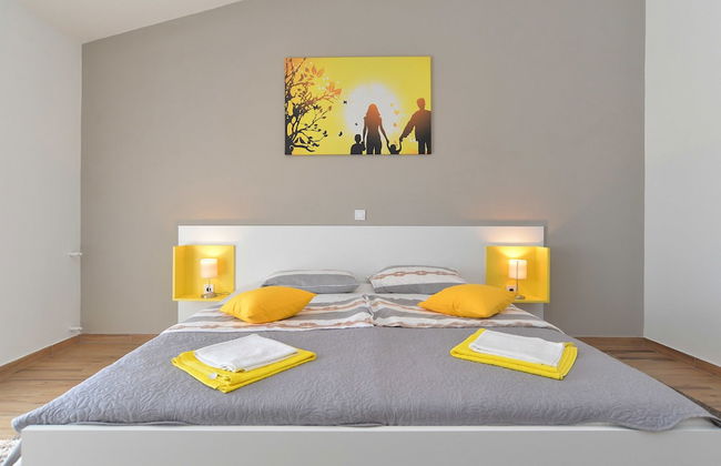 House 1384 - Photo 4