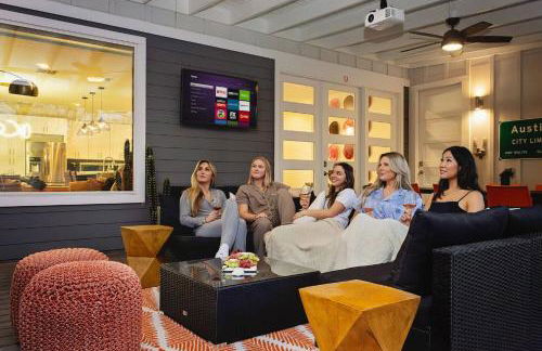 SoCo Cowgirl: Pool, Putt, Karaoke, Spa, 2mi to DT - Foto 67