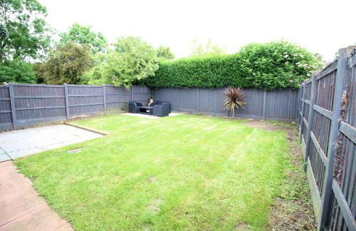 3 Bed Detached - Sleeps 5 - Private Garden & Parking Plus Garage - Quiet Cul De Sac Location - Dog Friendly - Fast Wifi - Close to Motorway Access - Foto 11