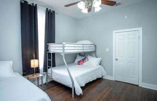 Stunning 2br/1ba Historic Pad Few Steps Downtown - Photo 22