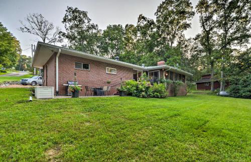 Charming Lakefront Home with Grill and Fire Pit! - Foto 27