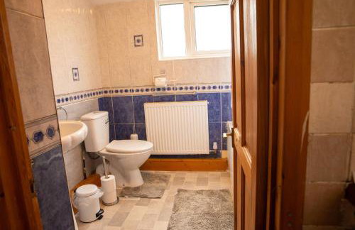 Mansfield House - Sleeps 10, Free Parking, WiFi - Weekly & Monthly Stay Deals! - Foto 11