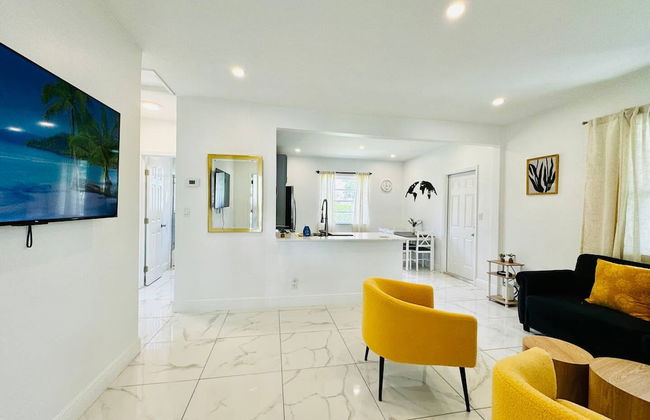 Modern 2-bedroom Retreat Near Beach Airport - Foto 24