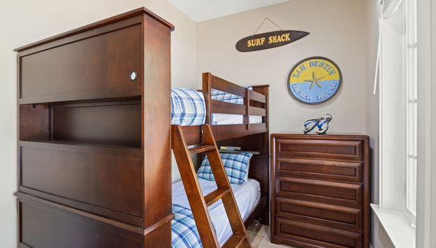 2465 Bungalo 4 Bedroom Home by RedAwning - Foto 3, Habitación