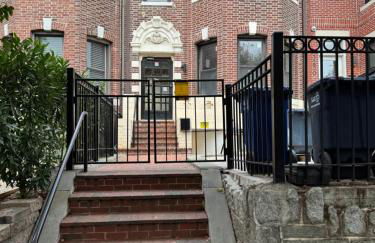 Large DUPLEX Apt 2Bdrm 1Den-Metro - Foto 2