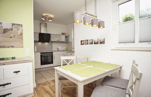 Terrasse, gratis Nutzung vom AHOI Erlebnisbad und Sauna in Sellin - Villa Karola FeWo 02 - Foto 9