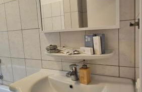 City Center Comfort - Cozy, Fully Equipped 3-Room Apartment Near Main Station - Foto 11