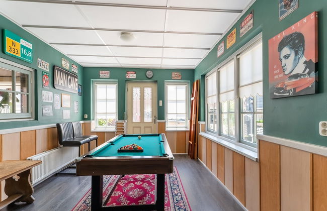 Group Home in Giethoorn With Waterside Terrace - Photo 20