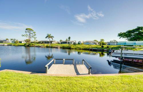 Canal-Front Home with Dock and Patio in North Port - Foto 23