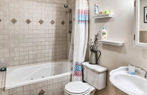 Alaskan Mountain Gem with Private Hot Tub and Gym! - Foto 12