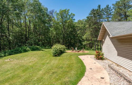 Dog-friendly 6-acre 5BR 3BA home, game room, deck, Wisconsin Dells 10min - Foto 43