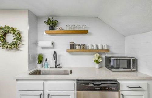 New Renovated 1BR with King Modern Comfort - Foto 26