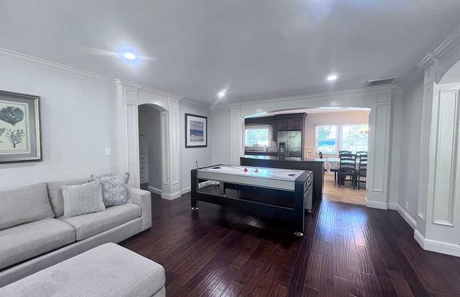 Incredible Estate 5 Bedrooms 3 Bathroom W/resort Style Rock Pool & Jacuzzi - Photo 23