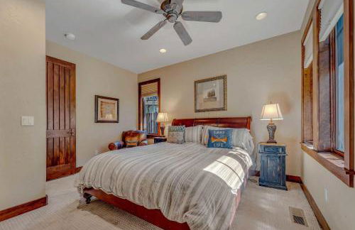 Lakefront Retreat Across from Homewood Resort - Foto 19