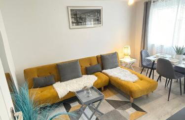 Cosy Modern Flat with garden - Photo 1