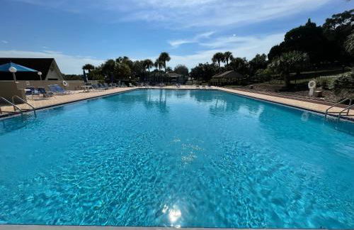 Watch the Sunrise on Lake Louisa - Foto 3