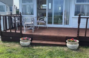 Stunning sea view beach front bungalow Bacton - Photo 29