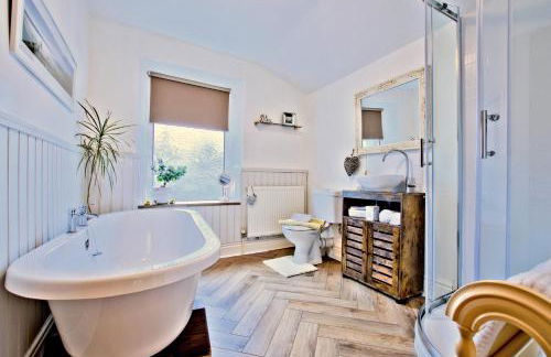 Labernum Cottage, Ingleton Village, Yorkshire Dales National Park, Famous Three Peaks, Near The Lake District, Pets Are Welcome, Direct Parking in front of the Cottage & Guest Parking - Foto 24